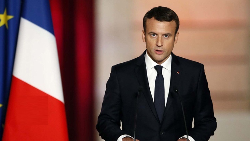 Fransa'da grev tatil dinlemezken Macron grevlerin sona ermesini istedi