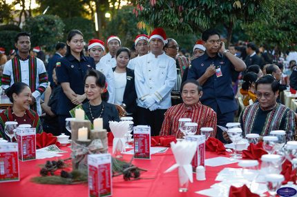 ဒုသမၼတ ေနအိမ္တြင္ က်င္းပသည့္ ခရစၥမတ္ပြဲေတာ္ ႏိုင္ငံေတာ္အႀကီးအကဲမ်ား တက္ေရာက္  