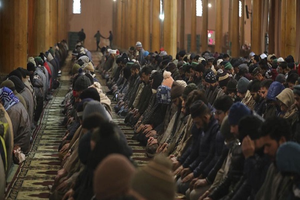 انیس ہفتوں کے بعد بلاآخر سرینگر میں نماز جمعہ کی اجازت دی گیی۔