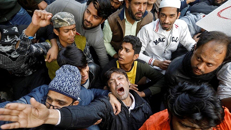 पूरब से पश्चिम और उत्तर से दक्षिण पूरे भारत में सीएए और एनआरसी का विरोध जारी, छात्र और महिलाएं मैदान में