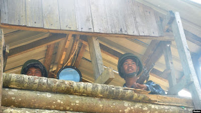 ဘူးသီးေတာင္ လ၀က အရာရွိ ၃ ဦး ဖမ္းဆီးခံရ