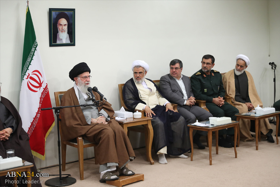 Imam Khamenei warns of plot to consign Revolution symbols to oblivion
