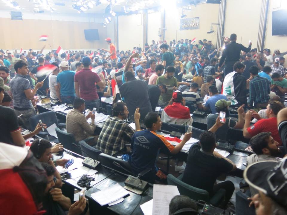 نائب عن سائرون يؤكد ان الجماهير التي دخلت الخضراء تستطيع تكرارها كيفما شاءت 