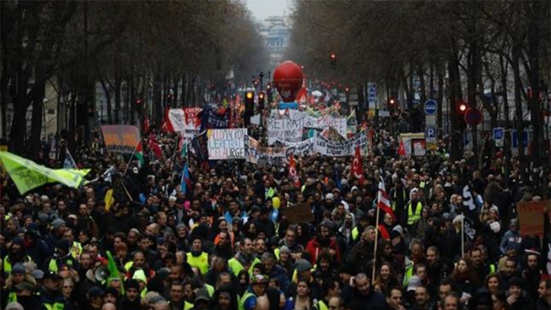  Macron a la France sur le dos