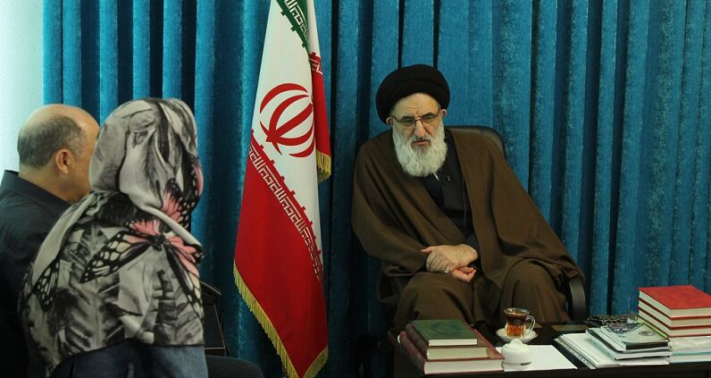 Bir Fransız vatandaşı İran'da İslam'ı kabul ederek müslüman oldu