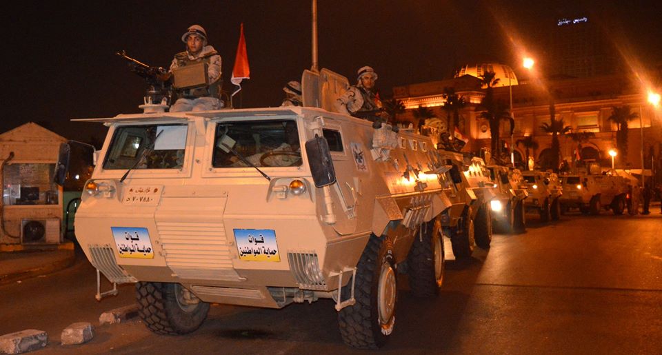 الجيش المصري ينشر دوريات أمنية بالمنشآت والمرافق العامة 