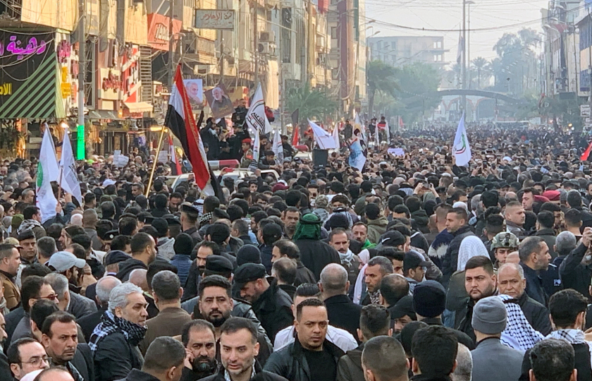 جماهير غفيرة تشارك في تشييع جثماني الشهيدين سليماني والمهندس مرددين "كلا كلا أمريكا" +(صور)