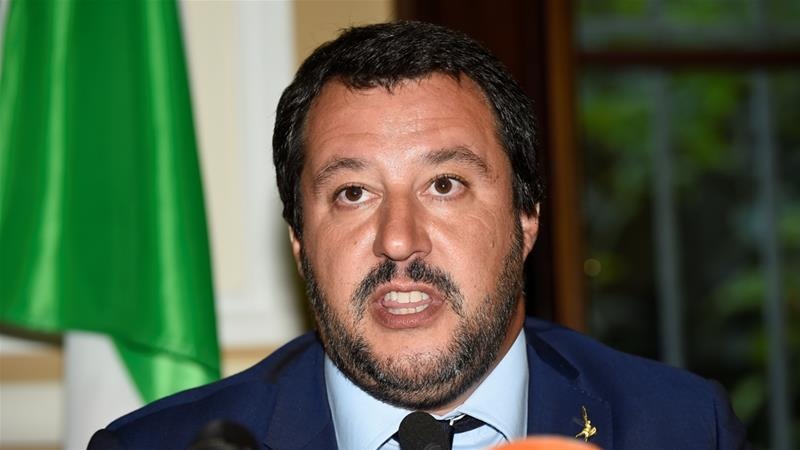 Migranti, ora Salvini ha paura, “Rischio quindici anni di carcere”