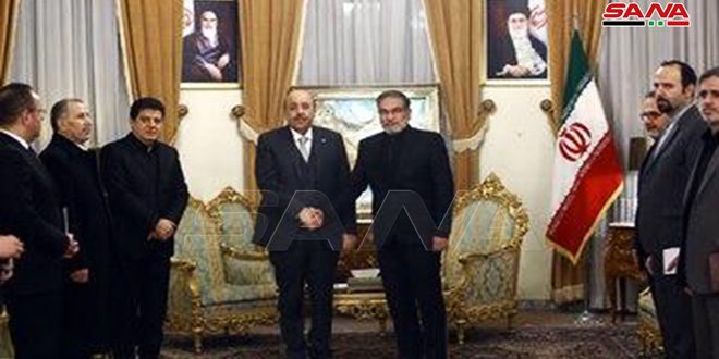 En tant qu’émissaire spécial du président al-Assad, le général Mamlouk visite Téhéran et rencontre Chamkhani