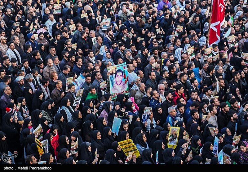  شہید قاسم سلیمانی اور ان کے وفادار ساتھیوں کی ایران کے شہر اہواز میں تشیع جنازہ+ ویڈیو