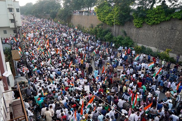 Sampu-sampung Libong Nagmartsa sa India upang Magprotesta sa Anti-Muslim na Pagkamamayan na Batas
