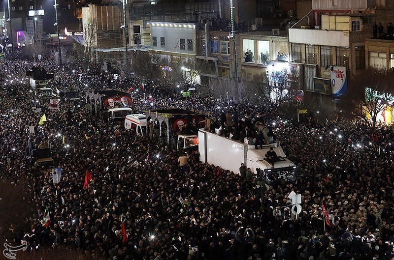 تصاویر:  مشهد مقدس میں جنرل قاسم سلیمانی اور ابو مہدی المہندس کی عظیم الشان تشییع 