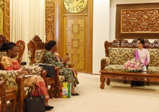 အတိုင္ပင္ခံပုဂၢိဳလ္ ေဒၚေအာင္ဆန္းစုၾကည္ ဂါနာသံအမတ္ႀကီးႏွင့္ ေတြ႕ဆုံ