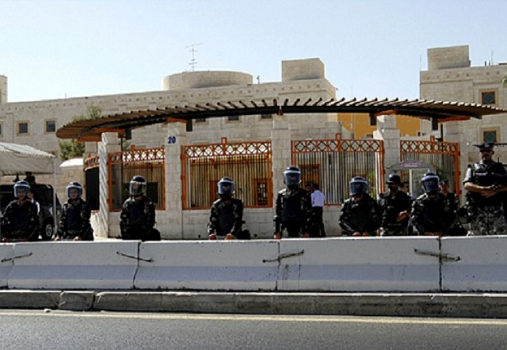 السفارة الأمريكية في الأردن تحذر موظفيها ورعاياها