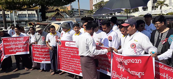 လုပ္ငန္းလိုင္စင္မရွိဘဲ ေျပးဆြဲေနသည့္ ယာဥ္မ်ားအား အေရးယူေပးရန္ အပါအဝင္ အခ်က္ငါးခ်က္ကို အငွားယာဥ္ေမာင္းမ်ား ဆႏၵျပေတာင္းဆို