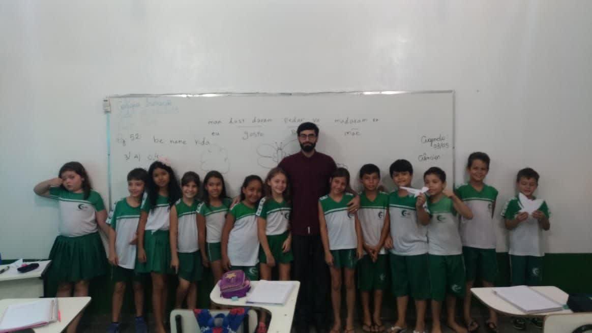Em meados do mês de abril de 2019, Alunos da cidade brasileira de Guarantã do Norte no Mato Grosso recebem visita do sheik 