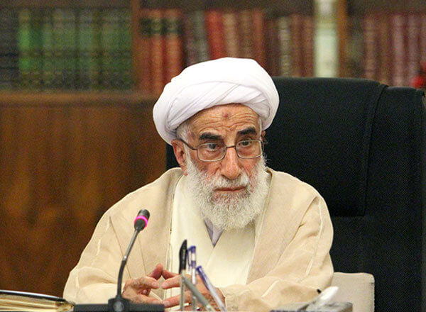 رئيس مجلس خبراء القيادة يطالب بطرد السفير البريطاني من طهران