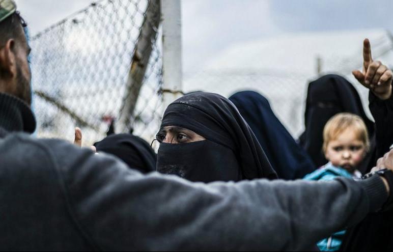 النرويج تتسلم طفلين وامرأة من اهالي دواعش سوريا