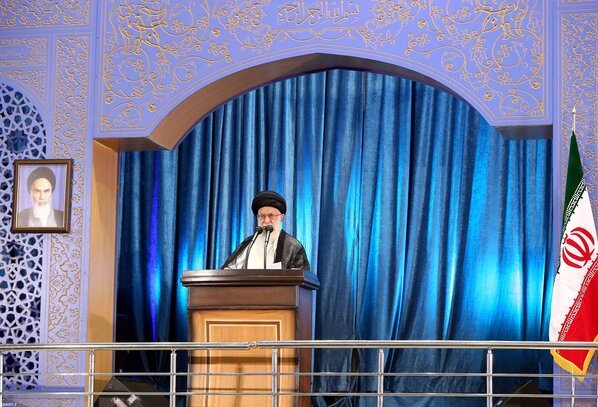 قائد الثورة الإسلامية: دكّ القواعد الأميركية على يد الحرس الثوري من "أيام الله"