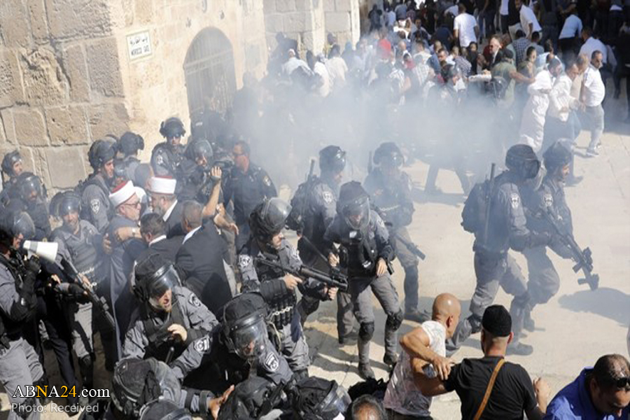 At least five worshipers injured by Israeli police at Al Aqsa