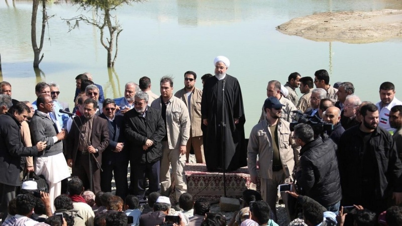 Cumhurbaşkanı Ruhani: Hükümet selzedelerin yanındadır