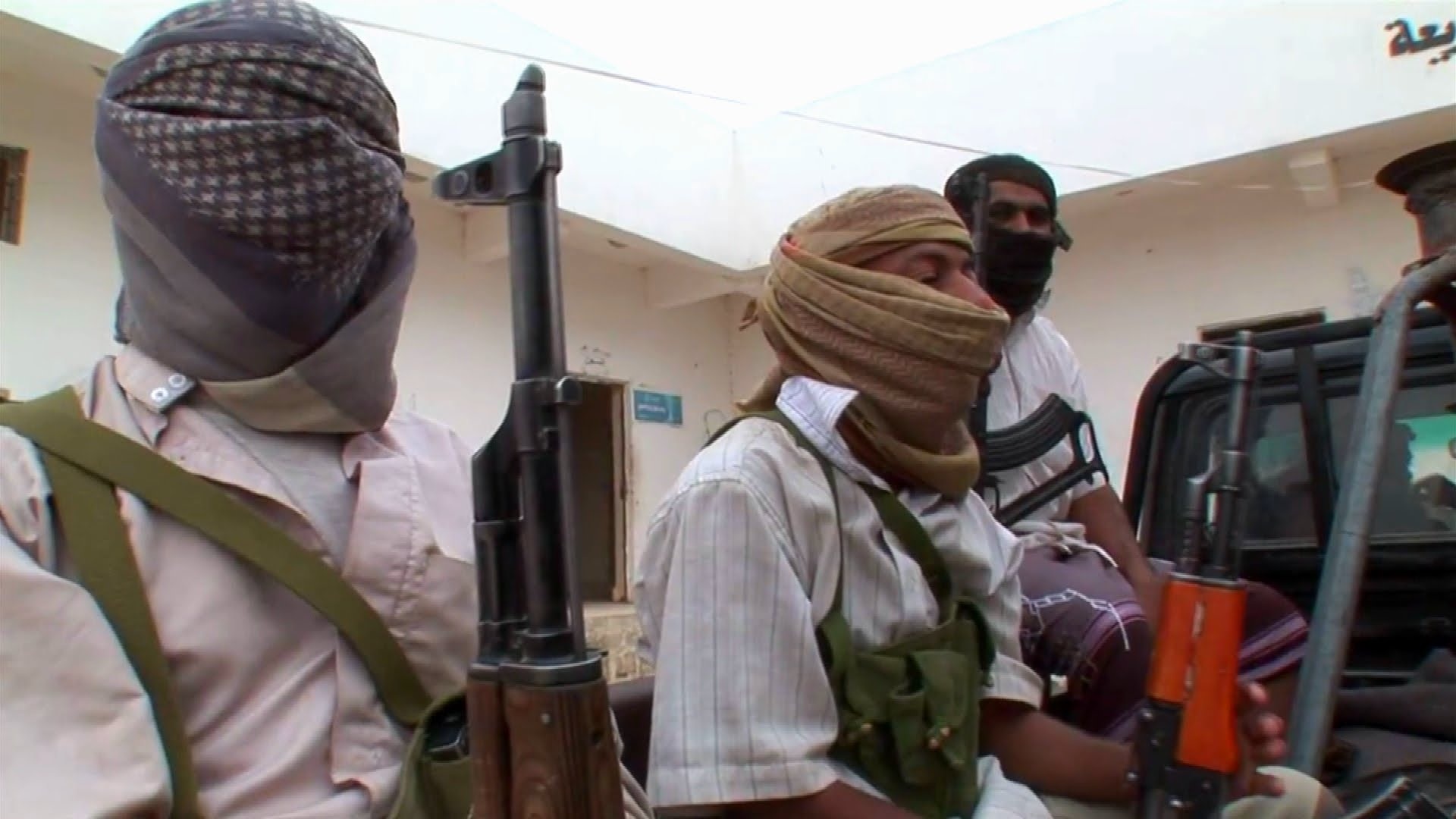 صحيفة يمنية: الإمارات أفرجت عن عناصر بالقاعدة في حضرموت