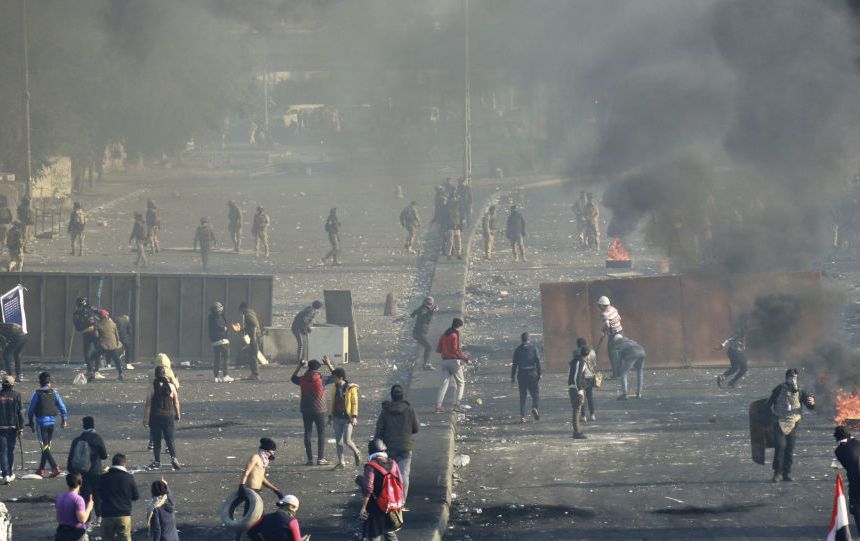 العراق: قطع جسور وطرق رئيسية في المحافظات