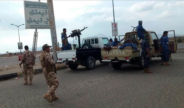 حكومة هادي والمجلس الانتقالي يتبادلان الاتهامات بعرقلة تنفيذ اتفاق الرياض