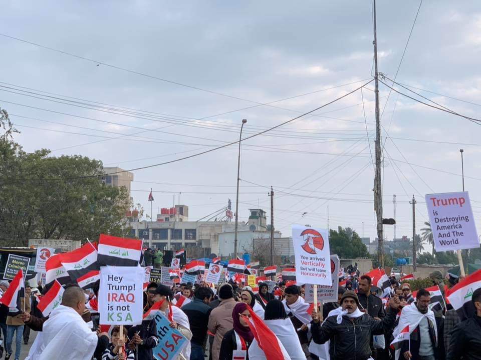 تقرير مصور / الآلاف يشاركون في تظاهرات واسعة تنديدا بالوجود الامريكي بالعراق