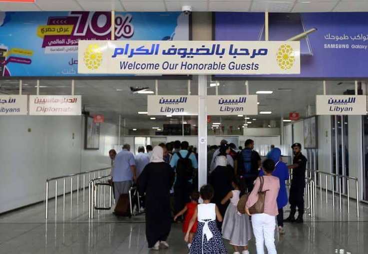 حكومة "الوفاق" تفتح مطار معيتيقة رغم تهديدات قوات حفتر
