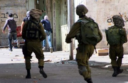 إصابة فلسطينيين جراء اعتداءات المستوطنين وحملة اعتقالات في الضفة الغربية