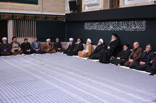 قائد الثورة الاسلامية يشارك في مجلس عزاء بمناسبة استشهاد السيدة فاطمة الزهراء (ع)