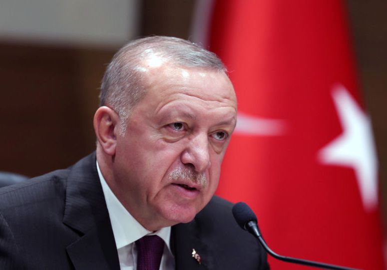أردوغان: حفتر فر من موسكو وبرلين ودولتان عربيتان تدعمانه بالسلاح