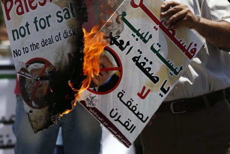 غضب في الشارع الفلسطيني عقب اعلان "صفقة ترامب"