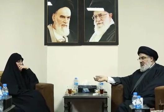 فيديو/ السيد نصرالله يلتقي كريمة الشهيد قاسم سليماني
