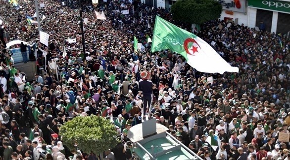 الجيش الجزائري يلقي القبض على مسلح كان يخطط لتفجير يستهدف المظاهرات