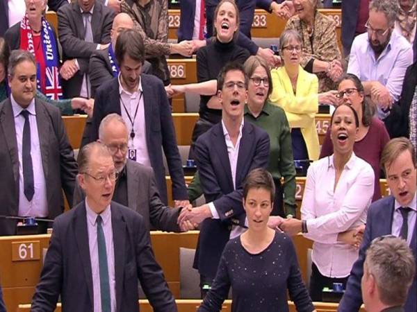EU Sokong Perjanjian Keluar Brexit