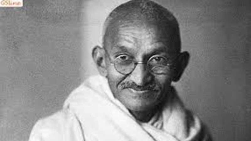 अगर इमाम हुसैन अलैहिस्सलाम का बलिदान न होता तो क्या भारत आज़ाद होता? इस बारे में स्वयं महात्मागांधी कहते हैं" मैंने इमाम हुसैन स