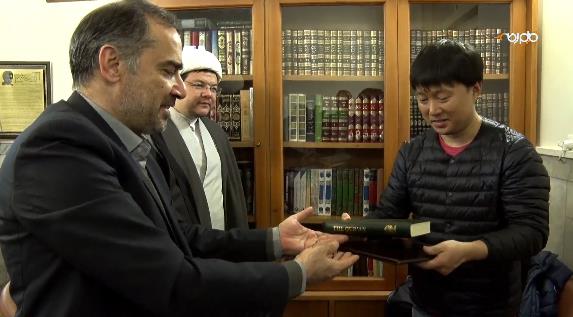  حرم مطہر امام رضا علیہ السلام میں 20 افراد نے اسلام قبول کیا