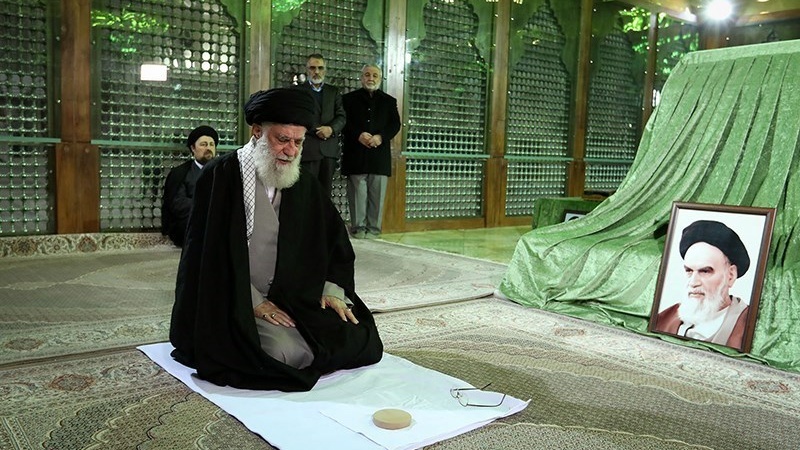Rahbar Menziarahi Makam Pendiri Republik Islam Iran 