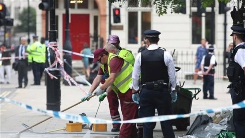 Londra'da bıçaklı saldırı: Şüpheli polis tarafından öldürüldü