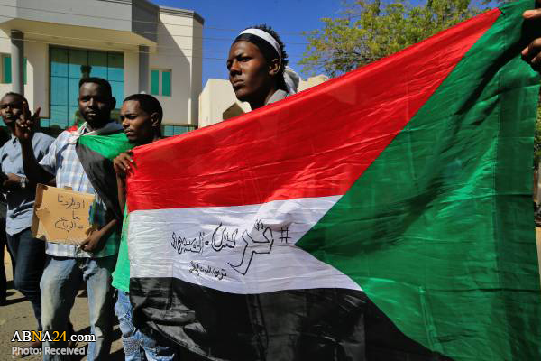 تقرير مصور / تظاهرات في الخرطوم تنديداً بإرسال جنود سودانيين الى اليمن وليبيا