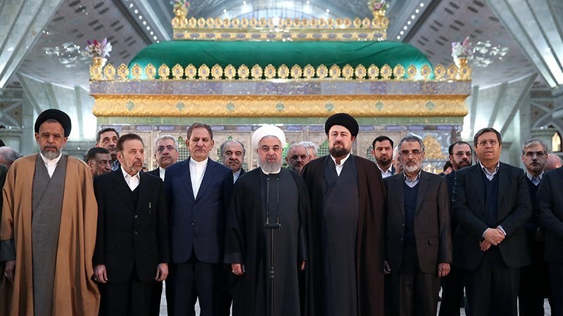 Presiden dan Anggota Kabinet Ziarahi Makam Imam Khomeini ra