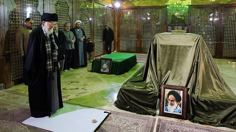 Leader e la preghiera al mausoleo dell'Imam Khomeini