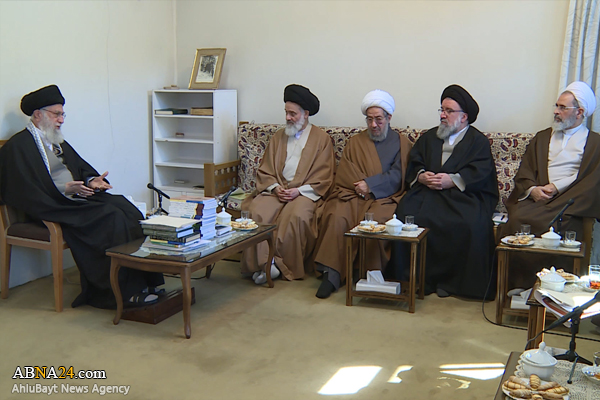 الإمام الخامنئي: العدوّ يخطّط للتعرّف على نقاط الثورة الإسلامية المؤثّرة وتوجيه ضربة إليها