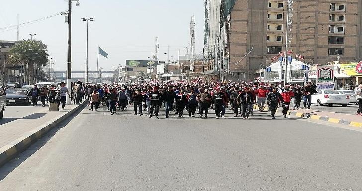 المئات من متظاهري النجف يتوجهون الى ساحة الصدرين
