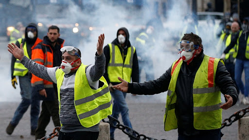 السلطات الفرنسية تحظر مظاهرة لحركة "السترات الصفراء" يوم السبت