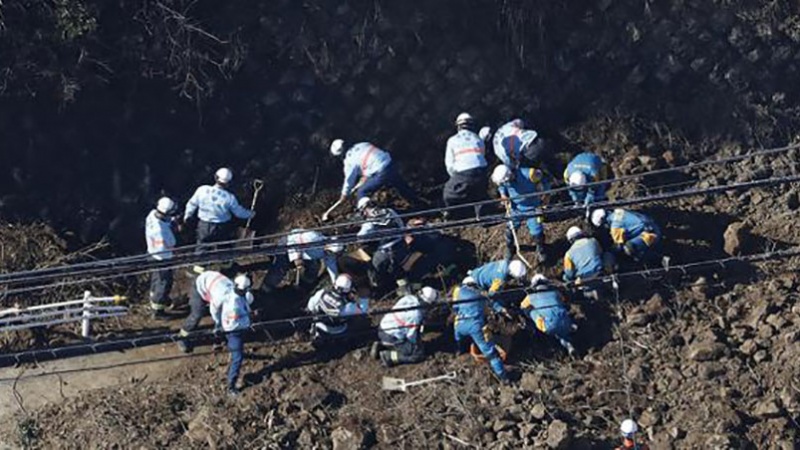 神奈川・逗子で斜面が崩落、１８歳の女性が死亡