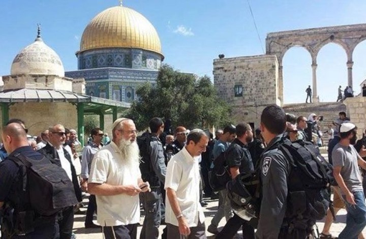 عشرات الصهاينة يستبيحون المسجد الأقصى المبارك