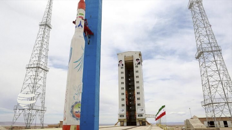 Iran Luncurkan Satelit Zafar ke Luar Angkasa